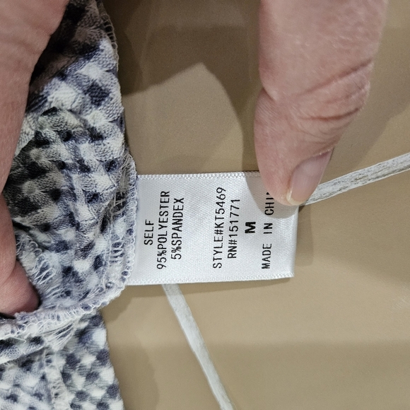 Gingham crop top with long sleeves. Size M. - Picture 7 of 7